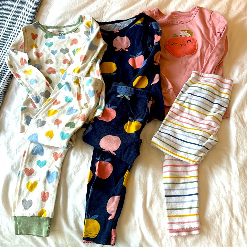 3 Carters long sleeve pjs